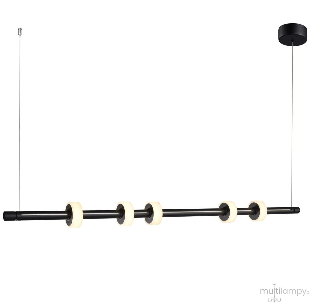 Lampa wisząca Ringo w kolorze czarnym z jednym źródłem światła LED 18W. Posiada prostą, długą konstrukcję z dekoracyjnymi pierścieniami w jasnym kolorze. Ułożona poziomo, zawieszona na cienkim przewodzie. Idealna do nowoczesnych wnętrz.