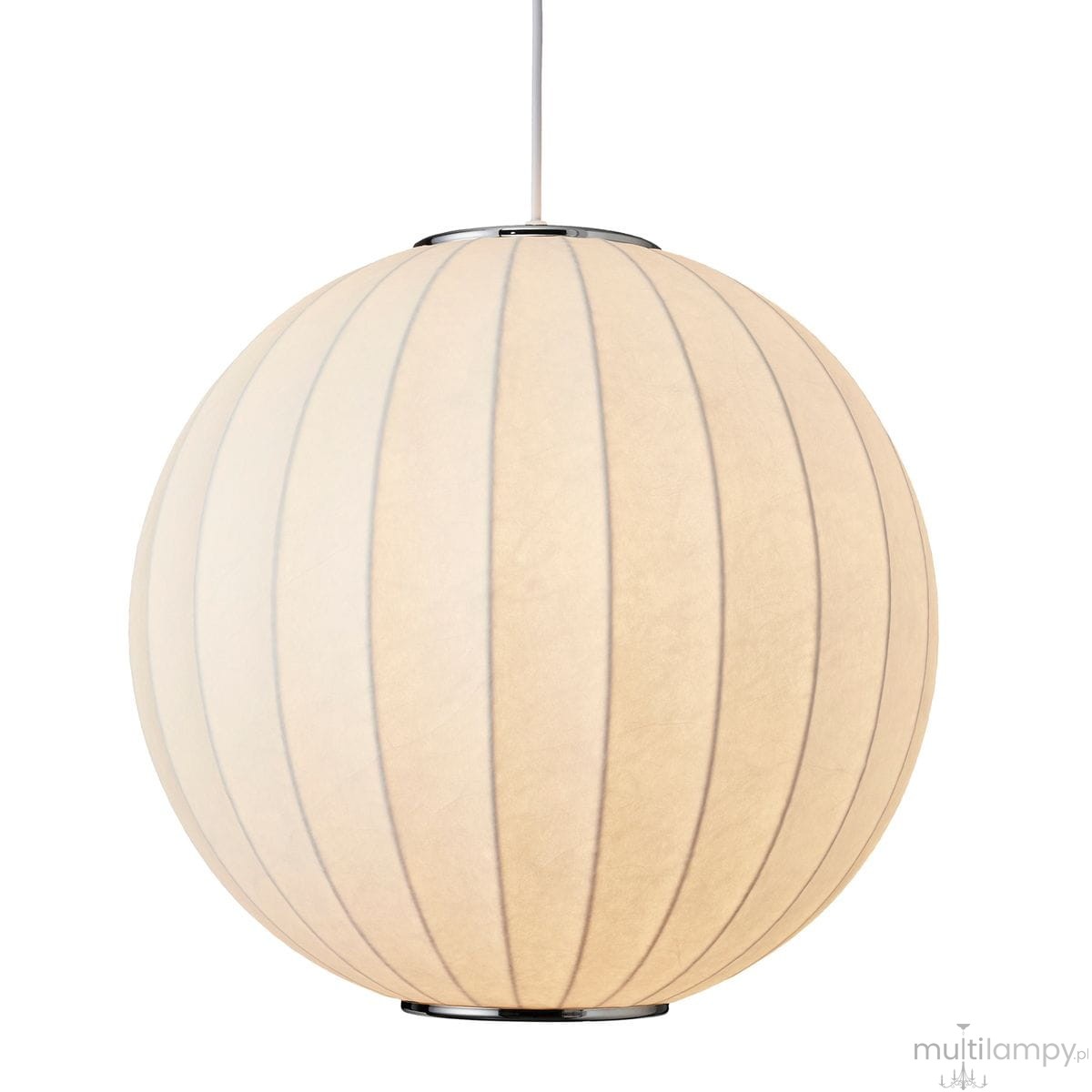 Biała lampa wisząca Silk D40 z oprawą na żarówkę E27, w kształcie okrągłej kulki. Posiada delikatne, pionowe paski oraz metalową podstawę. Zawieszona na cienkim przewodzie, prezentuje się w minimalistycznym stylu na białym tle.