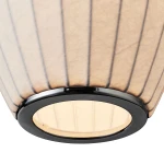 Biała lampa wisząca Silk Barrel D30 o cylindrycznym kształcie, z teksturowanego materiału, z czarnym metalowym obręczem u dołu. Widoczne pionowe paski na kloszu. Mieści jedno źródło światła E27.