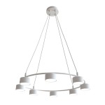 Lampa wisząca Starlit w kolorze białym, z ośmioma miejscami na żarówki GX53. Ma okrągły kształt z prostymi, metalowymi zawieszeniami, zawieszona na długich linkach. Ujęcie z dołu, na jednolitym tle.