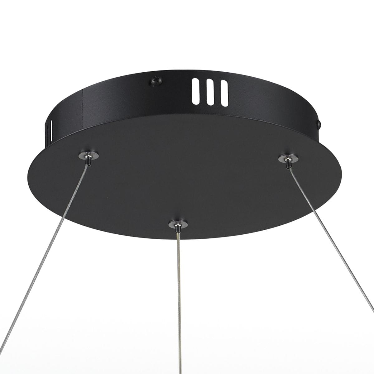 Czarna lampa wisząca Spirello z jedną diodą LED 40W, widok z dołu. Okrągła, metalowa podsufitka z trzema linkami mocującymi. W górnej części widoczne otwory wentylacyjne.