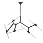 Lampa wisząca Sticks czarna z 10 źródłami światła G9. Konstrukcja metalowa w formie geometrycznej, z białymi, prostokątnymi kloszami. Powieszona na czarnym przewodzie, w kącie z góry. Idealna do nowoczesnych wnętrz.
