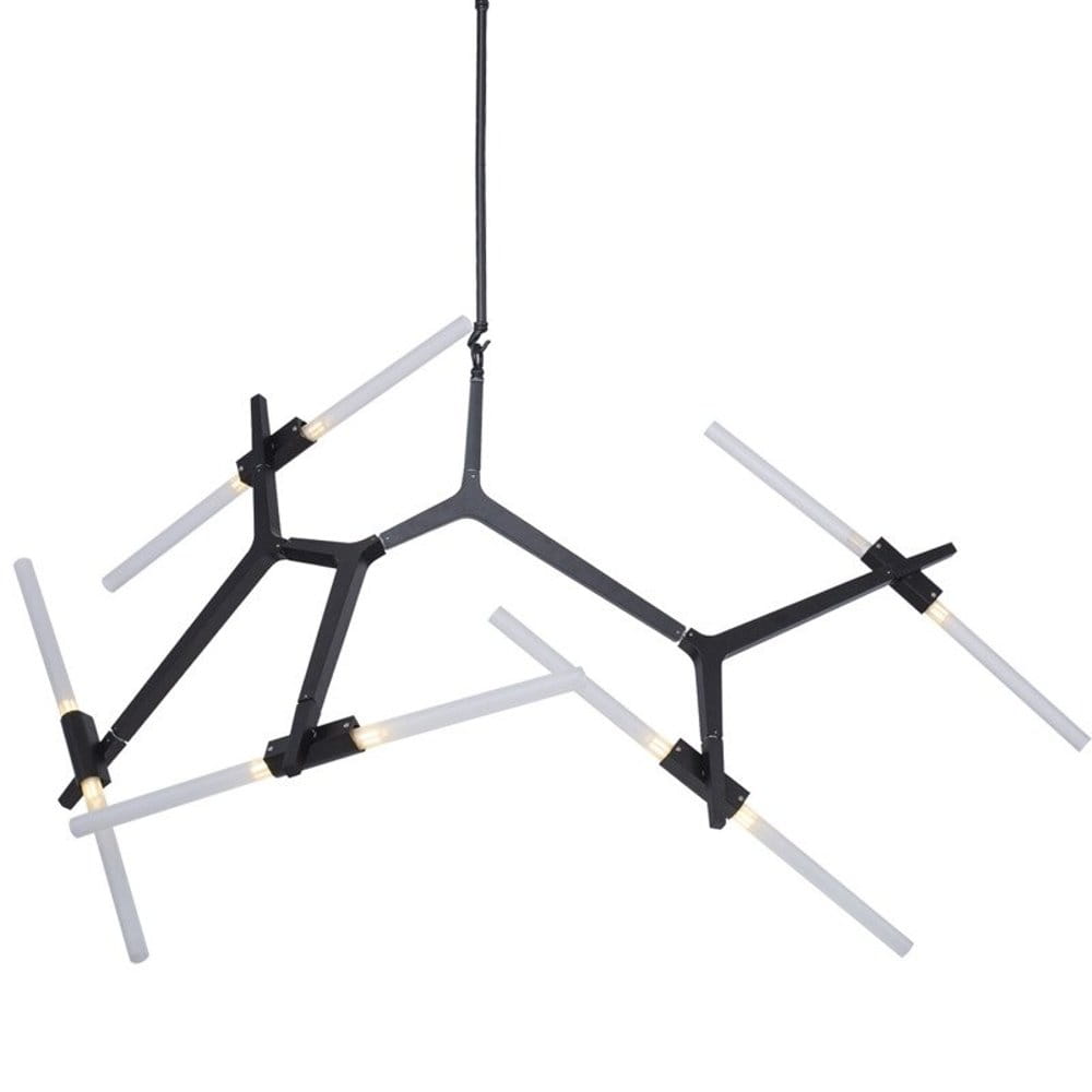 Lampa wisząca Sticks w kolorze czarnym, z dziesięcioma źródłami światła G9. Posiada nowoczesny, geometryczny kształt z białymi, prostokątnymi kloszami, zawieszona na cienkim przewodzie, idealna do nowoczesnych wnętrz.