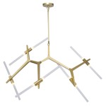 Lampa wisząca Sticks w kolorze złotym, z 10 źródłami światła G9. Charakteryzuje się nowoczesnym, geometrycznym kształtem z białymi, prostokątnymi kloszami na długich ramionach, zawieszona na cienkim łańcuchu.