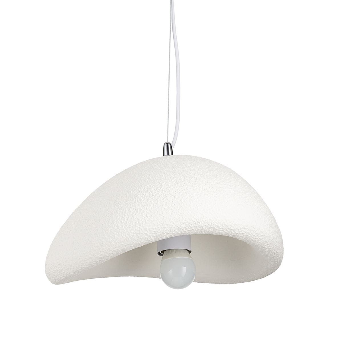 Lampa wisząca Stone D30 w kolorze białym, wykonana z materiału o fakturze przypominającej kamień. Okrągły klosz z widocznym gniazdem E27 oraz żarówką, zawieszona na białym przewodzie. Design minimalistyczny, elegancki, idealny do nowoczesnych wnętrz.