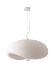 Lampa wisząca Stone Flat D40 w kolorze białym, z abażurem o organicznym kształcie, wykonanym z teksturowanego materiału. Zawieszona na białym przewodzie, z widoczną oprawką na żarówkę E27. Idealna do nowoczesnych wnętrz.