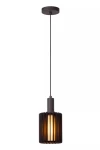 Czarna lampa wisząca Lambres z oprawą na jedną żarówkę E27, w kształcie cylindrycznym z żebrowaną fakturą. Zawieszona na cienkim przewodzie, z widoczną ciepłą barwą światła. Prosta forma, idealna do nowoczesnych wnętrz.