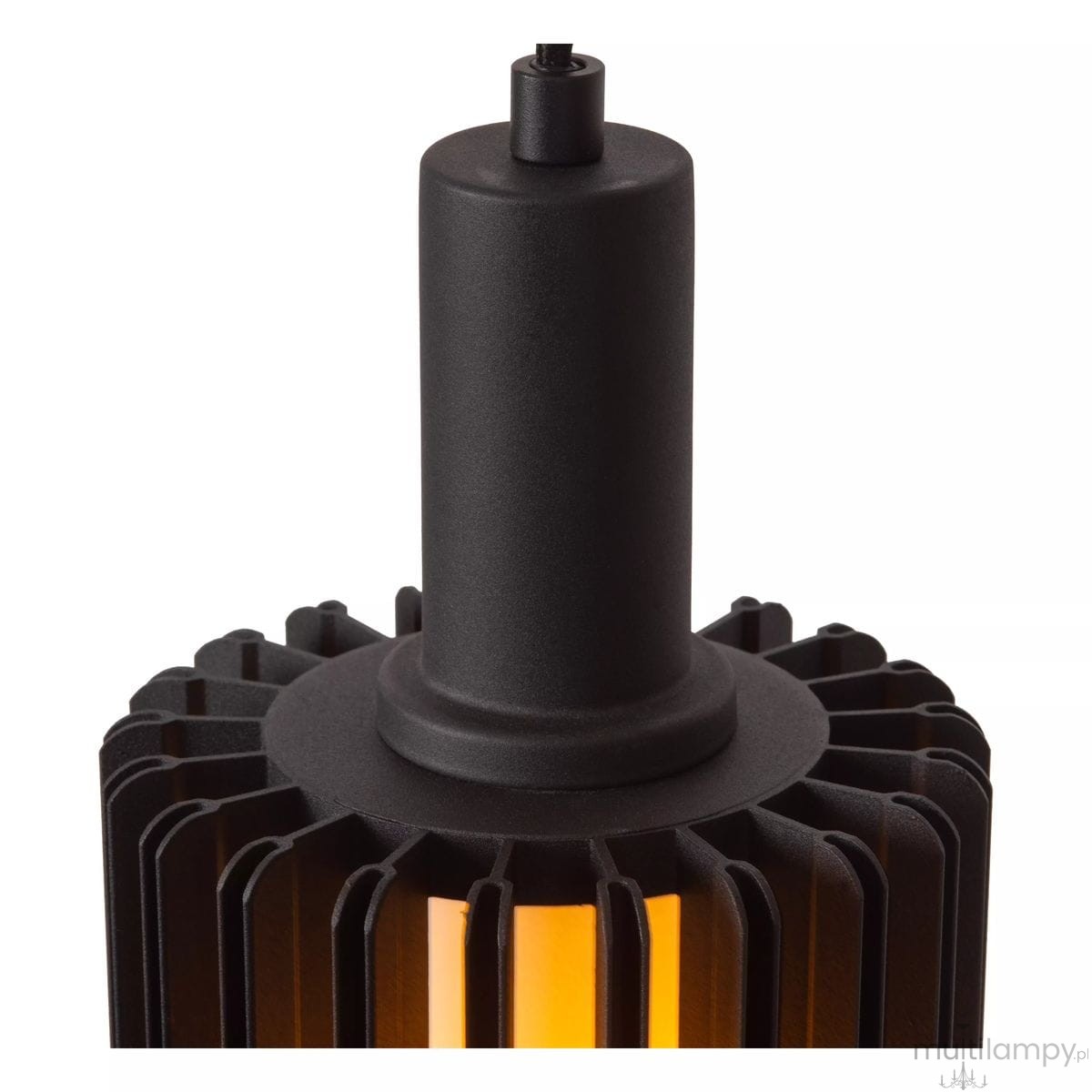 Lambres lampa wisząca 1xE27 w kolorze czarnym, z metalowym kloszem w formie żebrowanej, w górnej części z widocznym gniazdem na żarówkę. Klosz ma ciepły, lekko pomarańczowy odcień, co nadaje lampie nowoczesny, industrialny charakter.