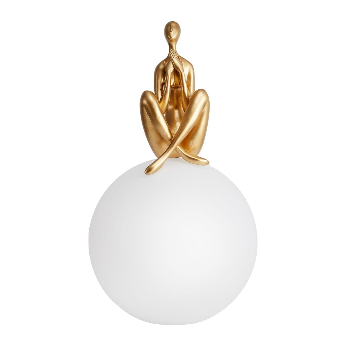 Lampa stołowa Woman-3 z złotą figurą siedzącą na białej, okrągłej podstawie. Figura ma długie nogi, skrzyżowane w pozycji siedzącej, z rękami na kolanach. Kąt ujęcia frontalny, na jednolitym tle. Wymiary i szczegóły nie są określone.