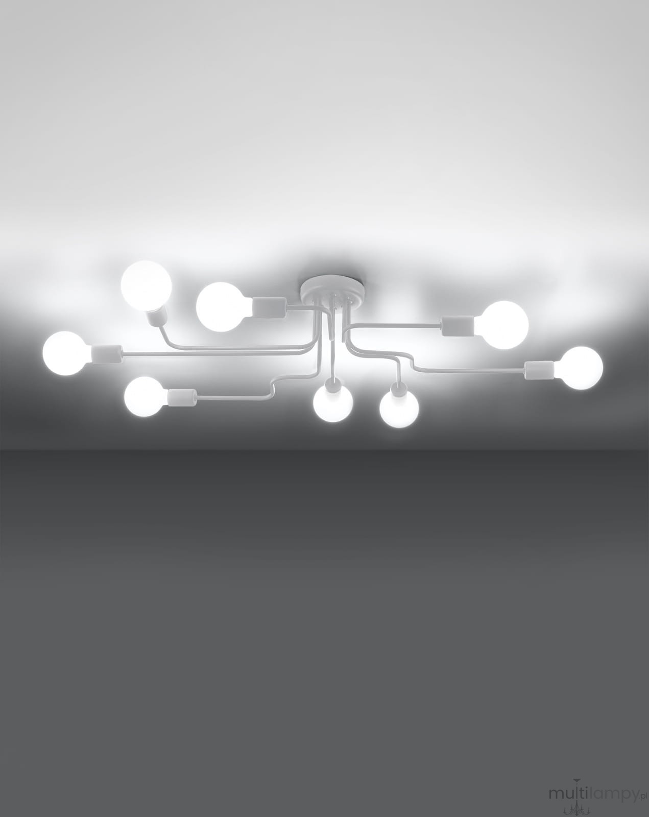 Lampa sufitowa Vector z ośmioma gniazdami E27, biała. Ma prostą, nowoczesną konstrukcję z widocznymi przewodami, zamontowana na suficie. Źródła światła w kształcie kul, równomiernie rozmieszczone, zapewniają jasne oświetlenie wnętrza.