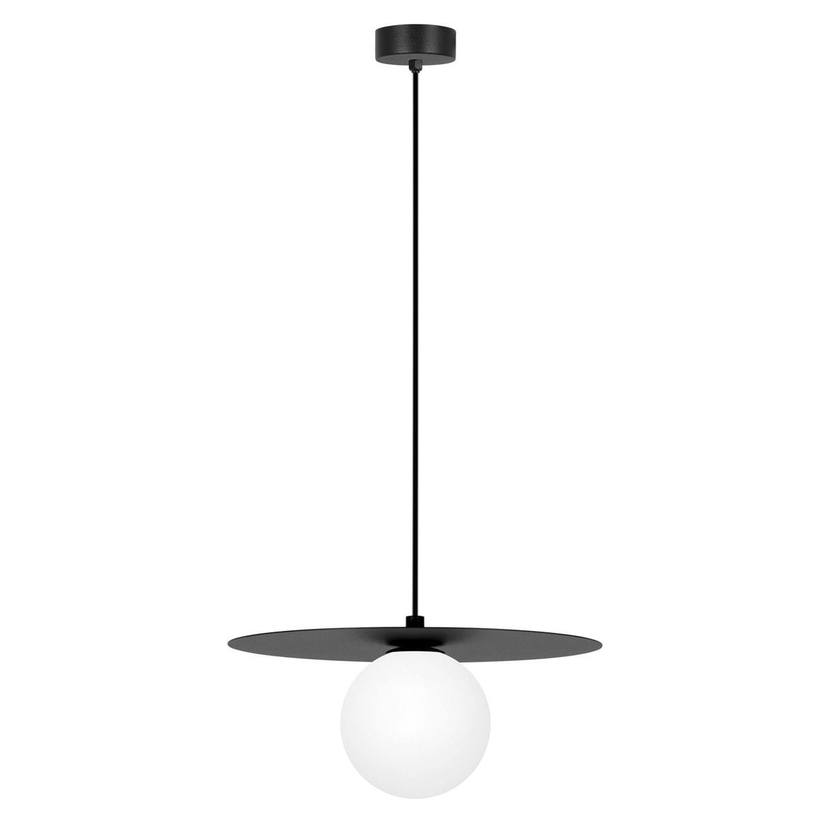 Lampa wisząca Robin D25 z czarnym metalowym stelażem i białą szklaną kulą. Montowana na długim przewodzie, z płaskim, okrągłym daszkiem. Idealna do nowoczesnych wnętrz, zapewnia efektowne oświetlenie.