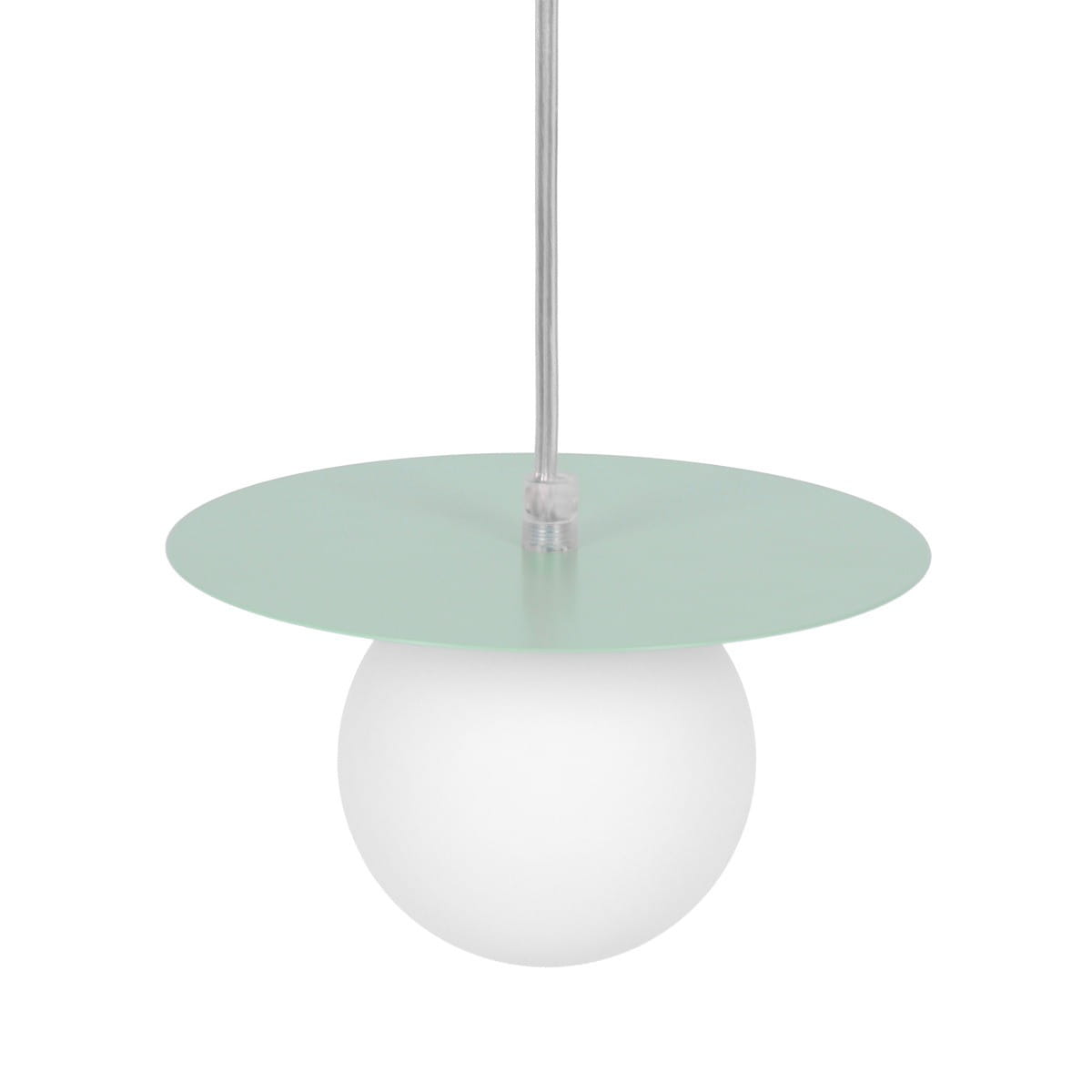 Lampa wisząca Robin D18 w kolorze miętowym i białym, z okrągłym, białym kloszem i płaskim, miętowym daszkiem. Zawieszona na cienkim kablu, prezentuje nowoczesny design. Idealna do wnętrz w stylu skandynawskim.