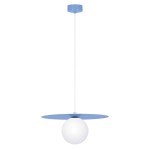 Lampa wisząca Robin D25 z niebieskim metalowym kloszem i białą kulistą żarówką G9. Zawieszona na cienkim, białym przewodzie, z okrągłym wspornikiem sufitowym w tym samym kolorze.