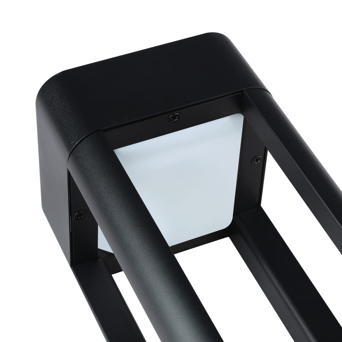 Czarna lampa ogrodowa Nutri H80 z jednym źródłem LED o mocy 10W. Ujęcie z góry, ukazujące prostokątną, matową osłonę oraz metalową konstrukcję. Elementy montażowe widoczne w narożnikach.