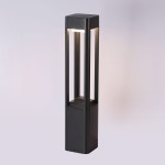 Lampa ogrodowa Nutri H60 w kolorze czarnym, wykonana z metalu, o prostokątnym kształcie. Posiada jedną diodę LED o mocy 10W, z widocznymi szczelinami w konstrukcji, emitującą światło z góry. Ujęcie frontalne, na jednolitym tle.