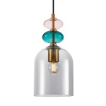 Lampa wisząca Busco z kloszem w kształcie dzwonu, wykonana z przezroczystego szkła. U góry trzy kolorowe elementy szklane: różowy, niebieski i zielony. Metalowe wykończenie w kolorze złotym, z miejscem na żarówkę E27. Kabel w kolorze czarnym.