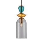 Lampa wisząca Busco z trzema gniazdami E27. Posiada przezroczystą szklaną osłonę, złotą dekorację oraz niebieski element u góry. Produkt zawieszony na czarnym przewodzie. Idealna do nowoczesnych aranżacji wnętrz.