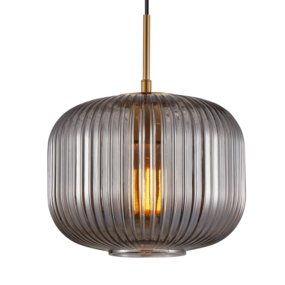 Lampa wisząca Gavino z dymionego szkła, o cylindrycznym kształcie z pionowymi żłobieniami. Wyposażona w gniazdo E27, zawieszona na czarnym kablu, z metalowym elementem w kolorze złotym. Idealna do nowoczesnych wnętrz.