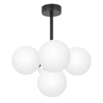 Lampa sufitowa Inez z pięcioma kulistymi kloszami z matowego szkła w kolorze białym, zawieszona na czarnym stelażu. Ujęcie z góry, ukazujące symetryczny układ kloszy. Idealna do nowoczesnych wnętrz.