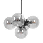 Lampa wisząca Megan z pięcioma żarówkami E14, w kolorze czarnym i grafitowym. Szklane klosze w kształcie kul, transparentne, z lekko przyciemnioną fakturą. Produkt zawieszony na cienkim przewodzie, z widocznym mocowaniem.