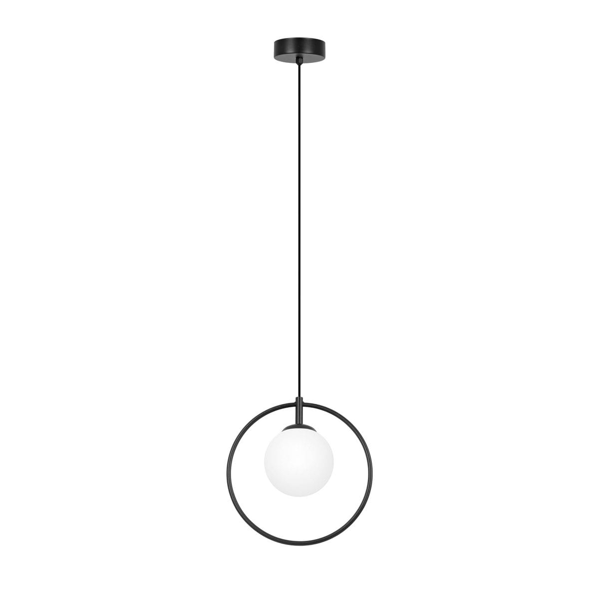 Lampa wisząca Geo z czarnym metalowym okręgiem i białą szklaną kulą. Zawieszona na długim czarnym przewodzie, z okrągłym mocowaniem sufitowym. Prosty, nowoczesny design, idealna do różnych wnętrz.