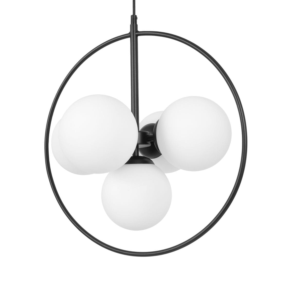 Lampa wisząca Inez z pięcioma kulistymi kloszami w białym kolorze, zamontowana w czarnej metalowej ramie w kształcie koła. Produkt widoczny z perspektywy frontalnej, zawieszony na cienkim przewodzie.