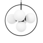 Lampa wisząca Inez z pięcioma okrągłymi białymi kloszami na czarnym stelażu. Ujęcie frontalne, lampa zawieszona na cienkim kablu, w minimalistycznym designie. Idealna do nowoczesnych wnętrz.