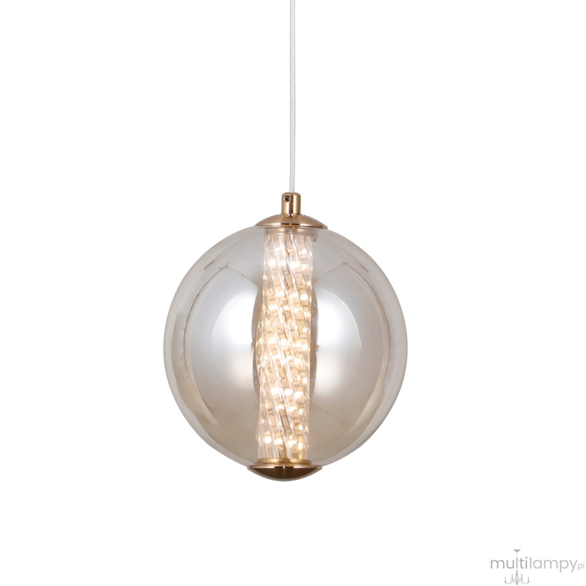Lampa wisząca Butero D15 z przezroczystą, kulistą kloszem i złotym detalem, zawieszona na białym kablu. Wewnątrz znajduje się dioda LED o mocy 6W, emitująca ciepłe światło. Klosz ma gładką powierzchnię i delikatnie zaokrąglony kształt.