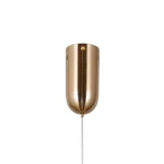 Lampa wisząca Butero D15 w kolorze złotym, wykonana z metalu, w kształcie cylindrycznym. Posiada jedno źródło światła LED o mocy 6W, zawieszona na białym przewodzie. Widok frontalny.