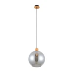 Lampa wisząca Potan z kloszem w kształcie kuli, wykonana z transparentnego szkła, zawieszona na czarnym przewodzie. Element drewniany w bursztynowym kolorze u góry. Dostosowana do żarówki E27. Prosta forma, idealna do nowoczesnych wnętrz.
