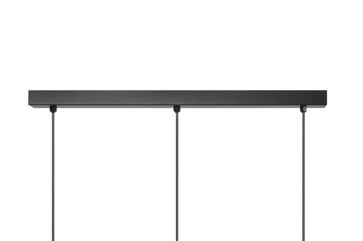 Lampa wisząca Sante w kolorze czarnym i białym, z trzema miejscami na żarówki G9. Prosty, prostokątny sufitowy panel z metalowymi zwisami. Ujęcie frontalne, na jednolitym tle, pokazujące elementy montażowe.