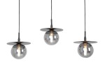Lampa wisząca Fermi z trzema kloszami G9, w kolorze czarnym i grafitowym. Klosze mają okrągły kształt z przezroczystym, szarym szkłem, zamocowane na okrągłych podstawach. Wisi na cienkich, czarnych linkach, tworząc nowoczesny wygląd.