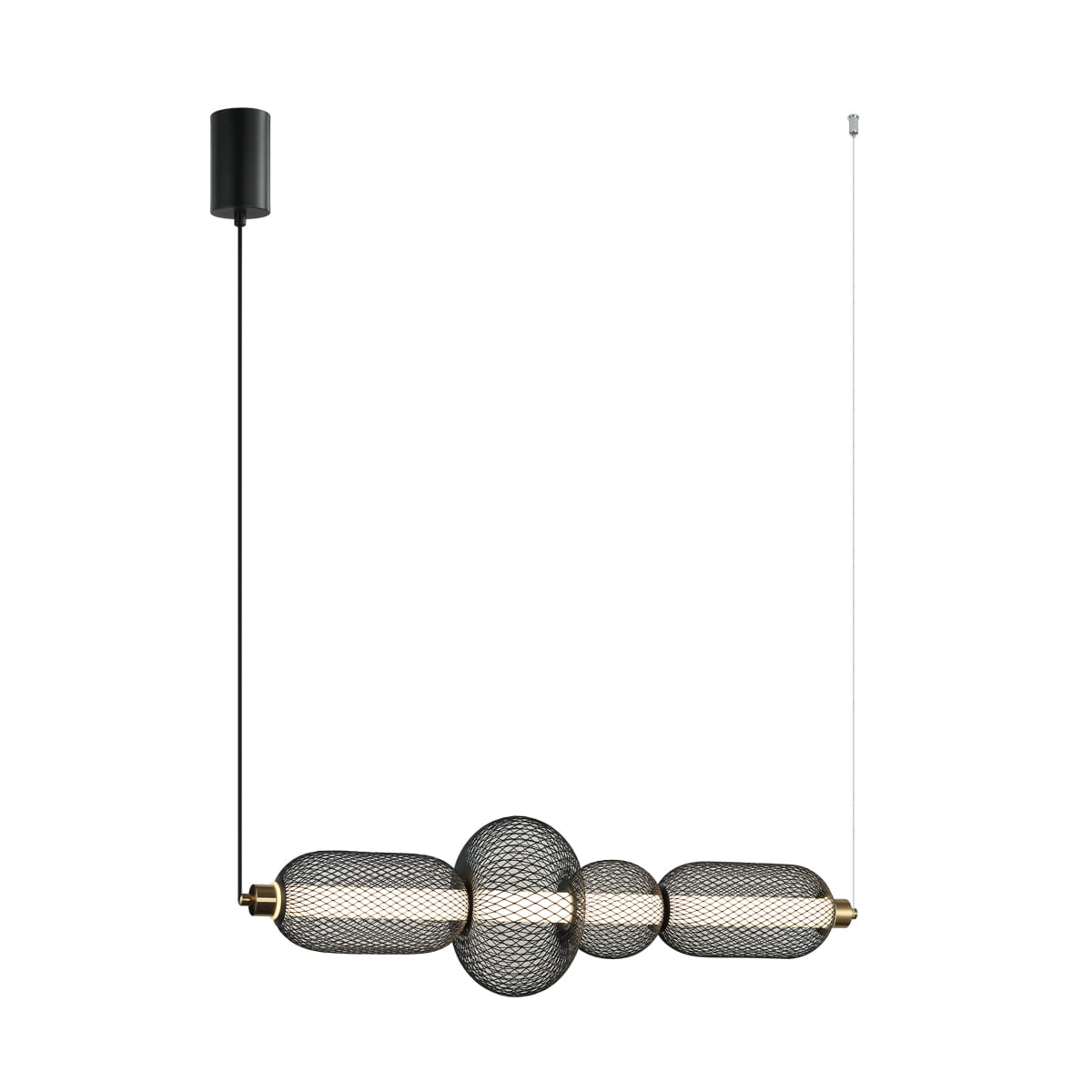 Lampa wisząca Marco z pojedynczym źródłem LED o mocy 16W, w kolorze czarnym i złotym. Kształt geometryczny, wykonana z siatki metalowej, zawieszona na cienkim przewodzie. Kąt ujęcia frontalny, na białym tle.