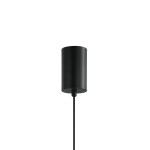 Lampa wisząca Marco w kolorze czarnym z metalowym kloszem w kształcie cylindra. Zawieszona na cienkim przewodzie, z jednym źródłem LED o mocy 16W. Klasyczny design, idealna do nowoczesnych wnętrz. Tło białe, co podkreśla elegancję lampy.