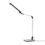 Lampka biurkowa Rico w kolorze srebrnym, z regulowanym ramieniem, wyposażona w jedną diodę LED o mocy 10W. Umożliwia zmianę temperatury barwowej światła od 3000K do 6500K. Ujęcie z boku, stojąca na płaskiej podstawie.