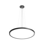Lampa wisząca Manito D40, czarna, z jednym źródłem LED o mocy 32W. Okrągły kształt, zawieszona na cienkich linkach, z minimalistycznym designem. Widoczna metalowa podsufitka. Idealna do nowoczesnych wnętrz.