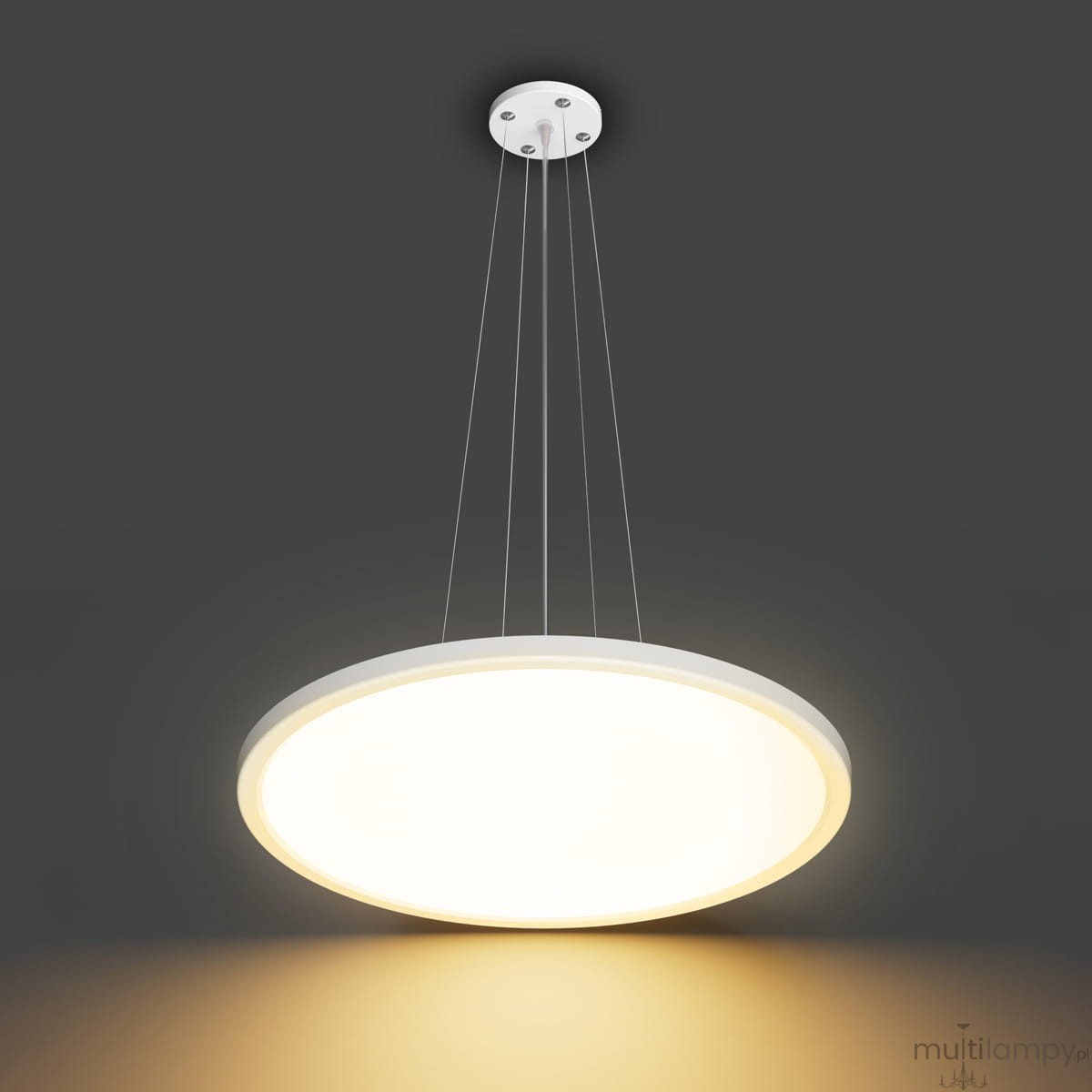 Lampa wisząca Manito D40 z pojedynczym źródłem światła LED o mocy 32W. Okrągła, biała obudowa z subtelnym podświetleniem, zawieszona na cienkich linkach. Tło ciemnoszare, co podkreśla elegancki design.