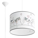 Lampa wisząca Cats 40 z białym abażurem, ozdobionym rysunkami czterech kotów i serduszkami. Zawieszona na białym przewodzie, idealna do pokoju dziecięcego lub przestrzeni tematycznych. E27, o średnicy abażura widocznej z boku.