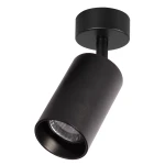 Czarna lampa sufitowa typu spot z jedną oprawą GU10. Cylindryczny kształt, matowa powierzchnia, zamontowana pod kątem. Widoczna żarówka osłonięta szklanym kloszem. Prosta, nowoczesna konstrukcja, umieszczona na okrągłej podstawie.