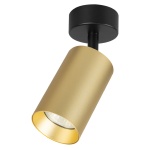 Czarna lampa sufitowa typu spot z metalowym, cylindrycznym kloszem w złotym kolorze. Ujęcie z boku, ukazujące detale klosza oraz mocowanie. Wewnątrz klosza widoczna żarówka GU10. Lampa ma nowoczesny design, idealna do różnych wnętrz.