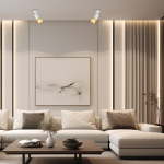 Lampa sufitowa Tulip, 1-punktowa, w kolorze białym z złotymi akcentami. Zawieszona na suficie, o cylindrycznym kształcie, z widocznym żarowaniem. W tle nowoczesny salon z jasnymi zasłonami i minimalistycznym wystrojem.