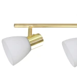 Lampa sufitowa Jota z trzema reflektorami, złota konstrukcja z białymi, matowymi kloszami w kształcie stożka. Ujęcie z boku, ukazujące detal mocowania i kąt nachylenia klosza. Idealna do nowoczesnych wnętrz.