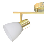 Lampa sufitowa Jota w kolorze złotym i białym z dwoma spotami E14. Złota metalowa konstrukcja z białym, matowym kloszem w kształcie stożka. Ujęcie z boku, pokazujące detal uchwytu i kształt klosza.