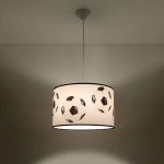 Lampa wisząca w kształcie cylindrycznym, w kolorze białym, z czarnym wykończeniem. Na obudowie znajdują się otwory w kształcie piłek nożnych. Zawieszona na cienkim przewodzie, montowana do sufitu. Idealna do pokoju dziecięcego lub dla miłośników sportu.