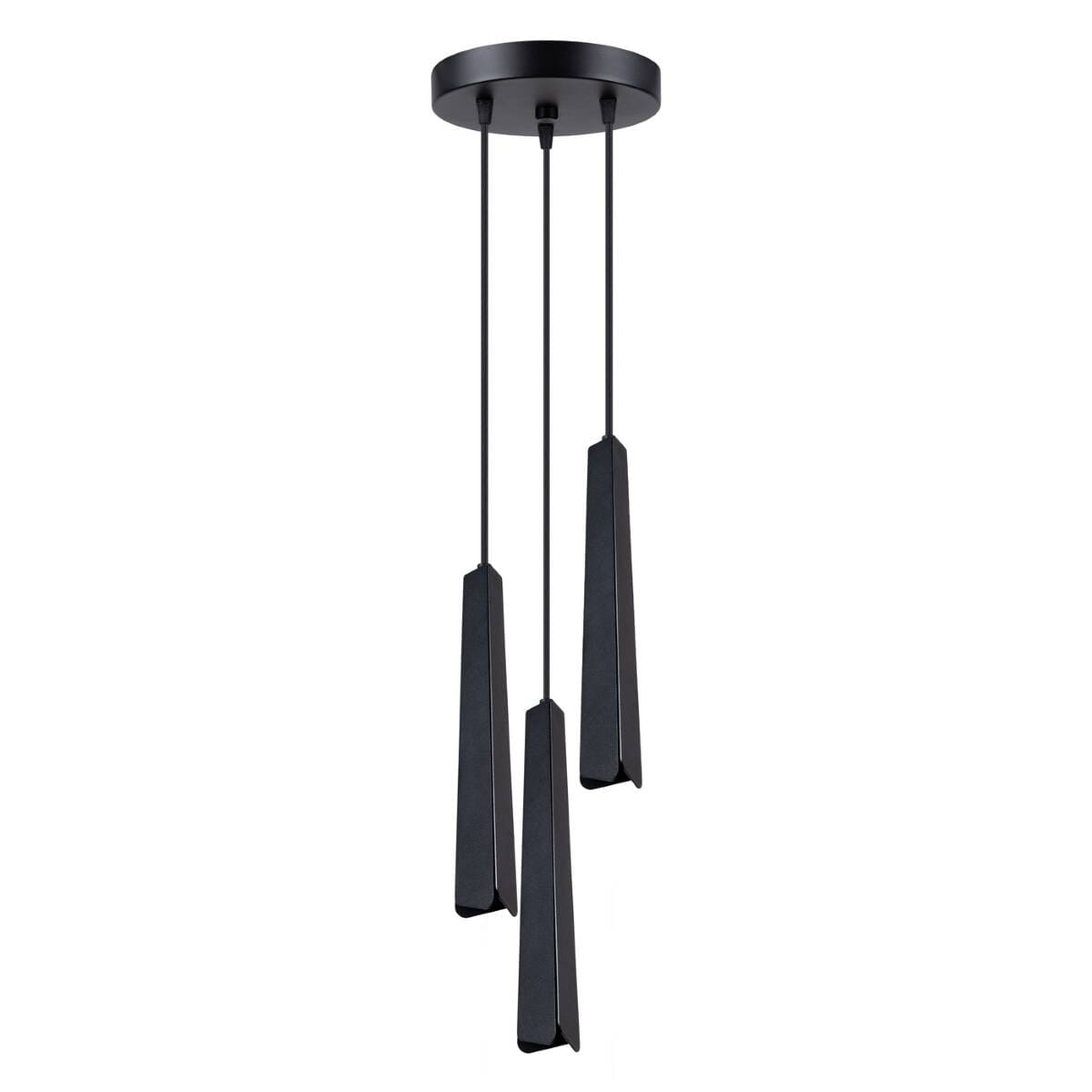 Lampa wisząca Prysm 3P w kolorze czarnym, z trzema asymetrycznymi kloszami w kształcie stożków, zawieszona na cienkich linkach. Montaż sufitowy z okrągłą podstawą. Dostosowana do źródeł światła G9.