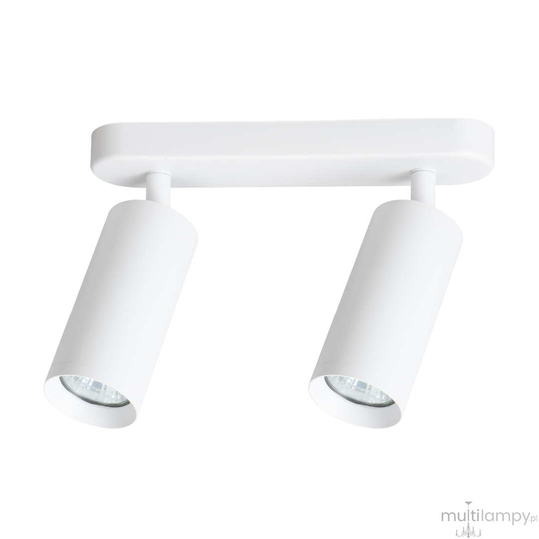 Lampa sufitowa Mica z dwoma reflektorami GU10, w kolorze białym. Cylindryczne klosze są zamontowane na prostokątnej podstawie. Produkt ma nowoczesny design, idealny do oświetlenia wnętrz. Ujęcie frontalne.