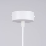 Biała lampa wisząca Hyperion z jednym gniazdem G9. Widok z dołu, pokazujący okrągły, gładki klosz oraz przymocowane do sufitu mocowanie. Prosty design, idealna do nowoczesnych wnętrz. Tło szare, podkreślające produkt.