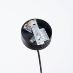 Czarna lampa wisząca Hyperion z gniazdem G9. Widok od góry, ukazujący okrągłą podstawę z przewodami i metalowym mocowaniem. Tło białe, co podkreśla szczegóły konstrukcji.