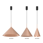Lampa wisząca Capital D32 w kolorze czarnym i miedzi, z metalowym kloszem w kształcie stożka. Produkt zawiera jedno gniazdo GX53. Ujęcie frontalne, lampa zawieszona na cienkim przewodzie, obok dwa podobne modele w różnych rozmiarach.
