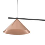 Lampa wisząca Capital 2xGX53 w kolorze czarnym i miedzianym, o stożkowym kształcie klosza. Zawieszona na cienkim, czarnym przewodzie z prostokątnym uchwytem. Klosz ma błyszczącą, metaliczną powierzchnię.